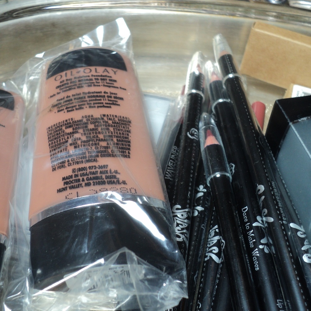 Lot of 20 assorted cosmetics make up beauty Olay